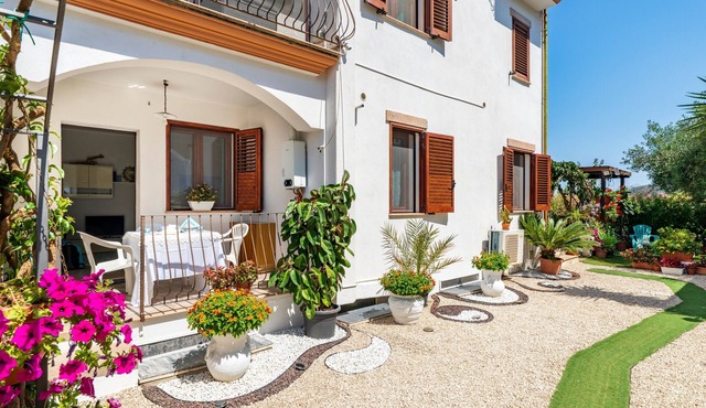Tricaraibi Holiday Home with Private Terrace and Air Conditioning