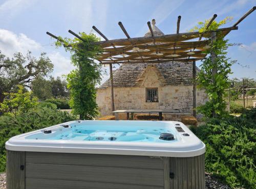 Trullo Ape Regina by Monholiday