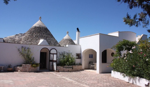 Trullo in olive grove with amazing view, A/C and private pool – family friendly