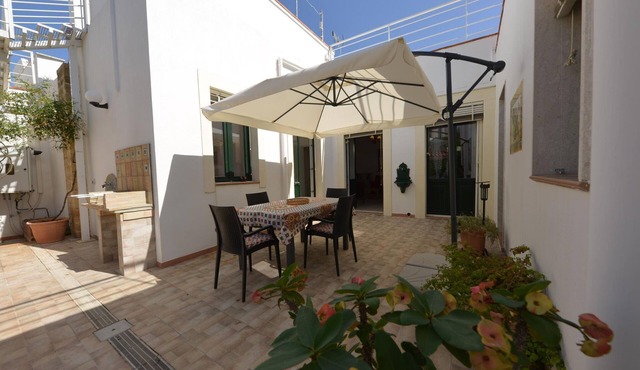 Vacation home with private pool, Floridia