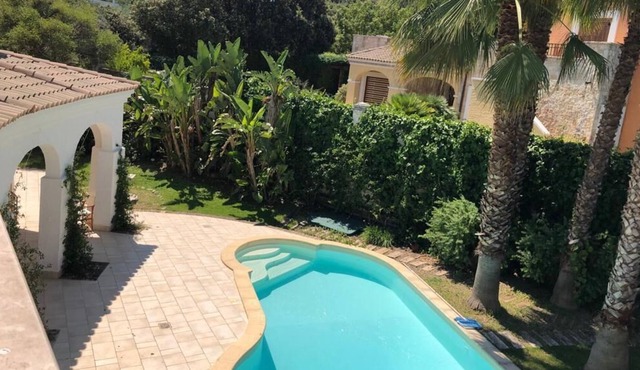 Villa Amarilla with pool and parking