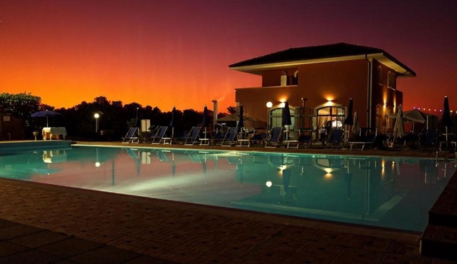 Villa Cilento, PISCINA CAMERE APPARTAMENTI & RISTORANTE