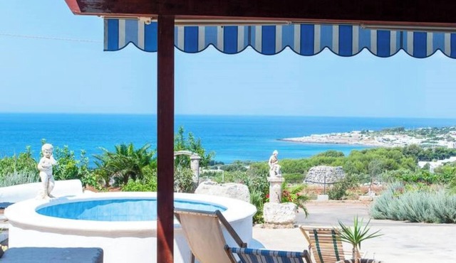 Villa Felloniche Sea-View Terrace Apt 250m to Beach, Castrignano del Capo, Italy