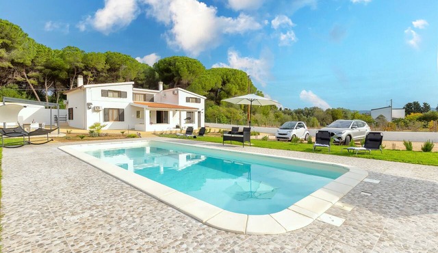 Villa 'Giovanna' with Private Pool, Wi-Fi and Air Conditioning
