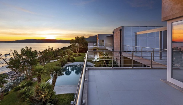 Villa Levante The Amazing And Charm Of An Enchanting Natural Landscape