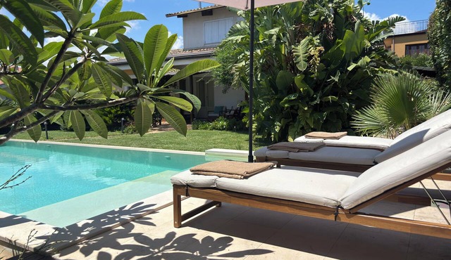 Villa Lucia, with an infinity pool and garden, in an oasis of peace