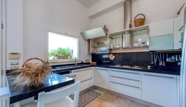 Villa 'Minioti Apartament C' with Private Terrace, Wi-Fi and Air Conditioning
