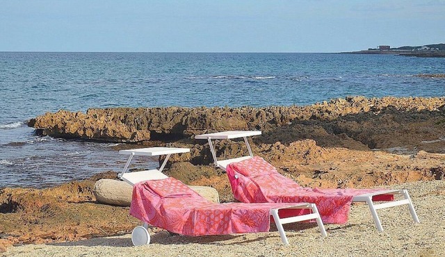 Villa Numia A: A bright and sunny two-story independent house located right on the beach, with Free WI-FI.