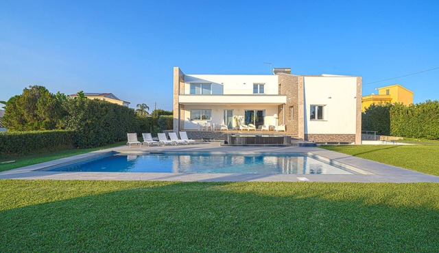Villa Opulentia with Pool and Sea View