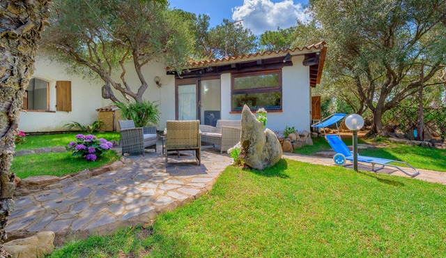 Villa 'Pirina' with Private Terrace, Wi-Fi and Air Conditioning