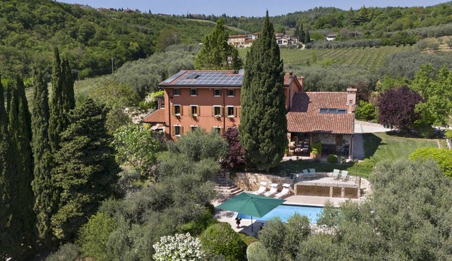 Villa Terrarossa with Pool in the Vineyard