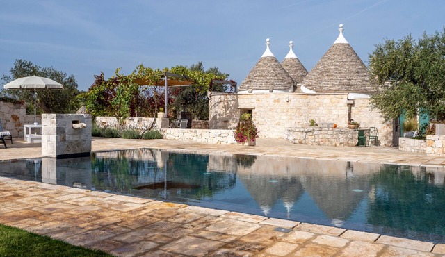 Villa 'Trulli Orma' with Private Pool, Wi-Fi and Air Conditioning