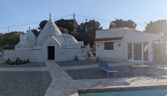Villa "Trullo Libellula" with Private Garden, Private Pool, and Wi-Fi