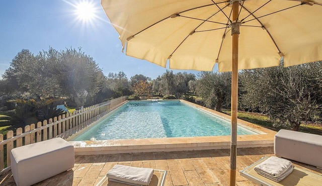Villa Urasia: A characteristic and welcoming one-story villa surrounded by olive groves, with Free WI-FI.