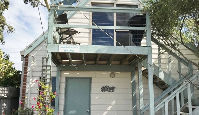 Waterfront - Brilliant Sunrise & Moonrise Views from your very comfy Queen Bed. in Eagle Point