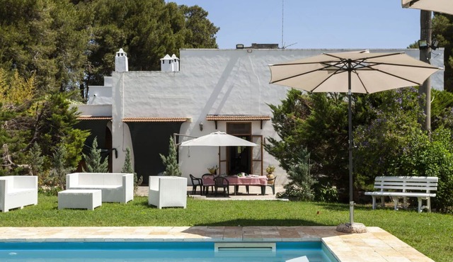 Wonderful private villa for 8 guests with private pool, WIFI, patio, pets allowed and parking