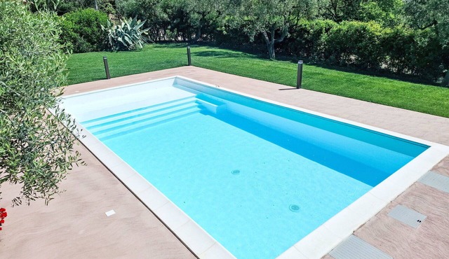 Wonderful private villa with WIFI, A/C, private pool, TV, patio, pets allowed and panoramic view in Villa Raspa