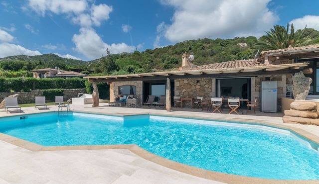 Wonderful private villa for 9 guests with A/C, private pool, WIFI, TV and patio