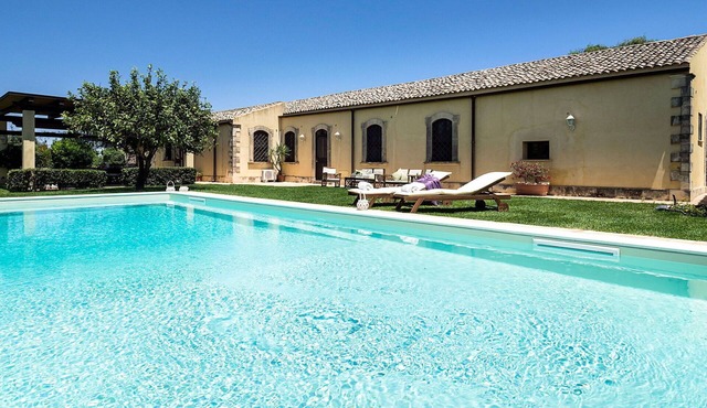 Wonderful private villa for 8 people with A/C, private pool, WIFI, TV and terrace