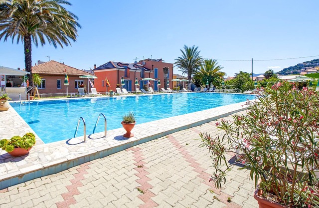 Pietra Swimming 