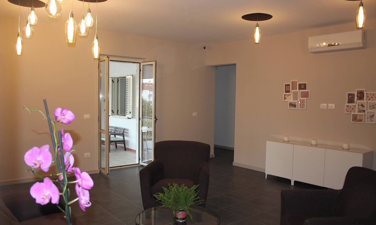 Corigliano Calabro House | Room-camelia - Stanza Matrimoniale - B&b
