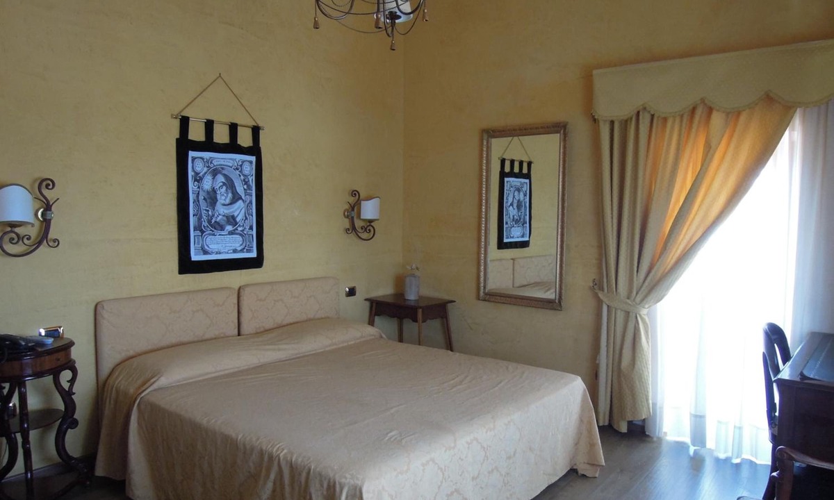 Paola House | Sant'Agostino Guest Rooms