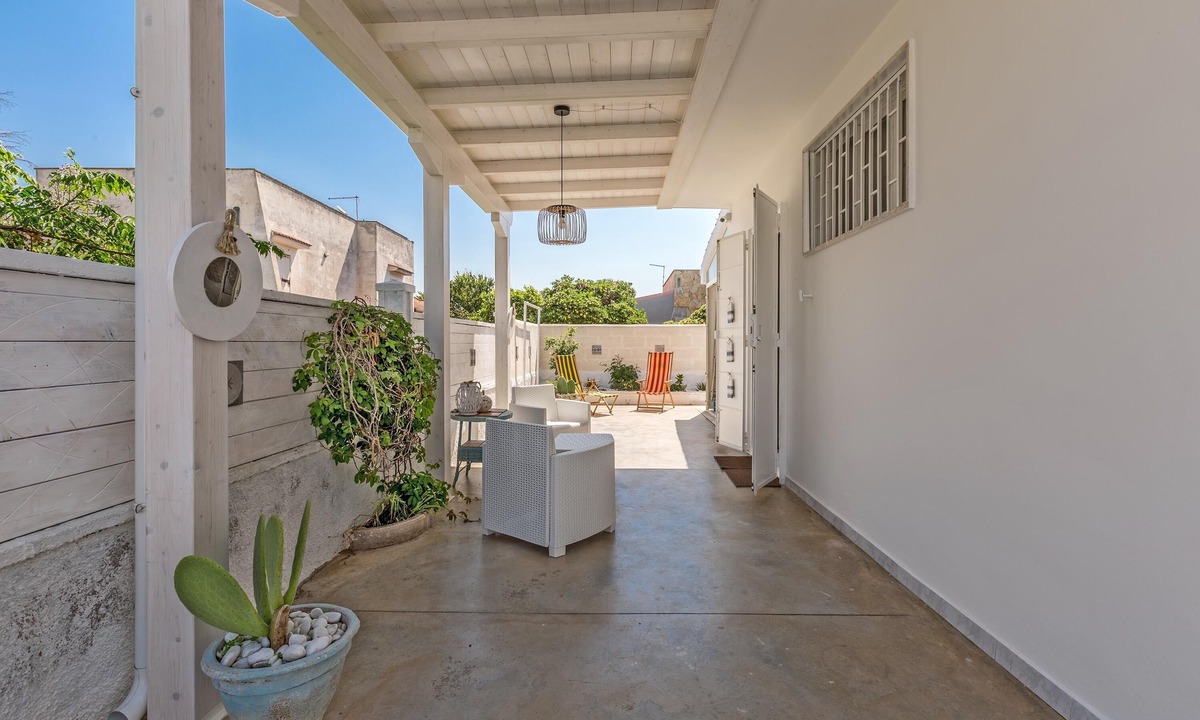 Maruggio House | 3490 Villetta Boschetto by Barbarhouse