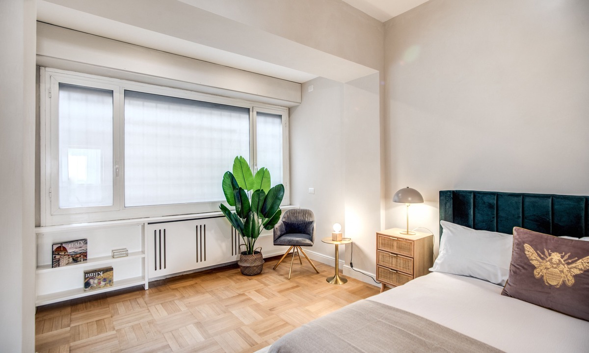 Rione VII Regola Apartment | Spacious Luxury Family Home - 6 AC/WIFI/Heating/Elevator
