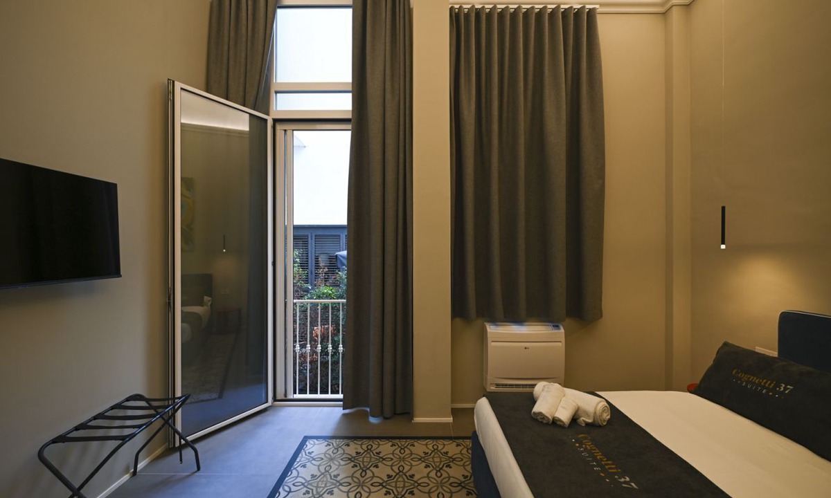 Municipio 1 Apartment | Refined suite in the heart of Bari
