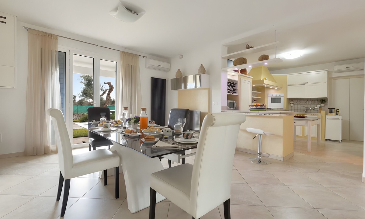 Melendugno Apartment | Room 'N 5 Con Letto King Size' with Shared Pool, Shared Garden and Wi-Fi
