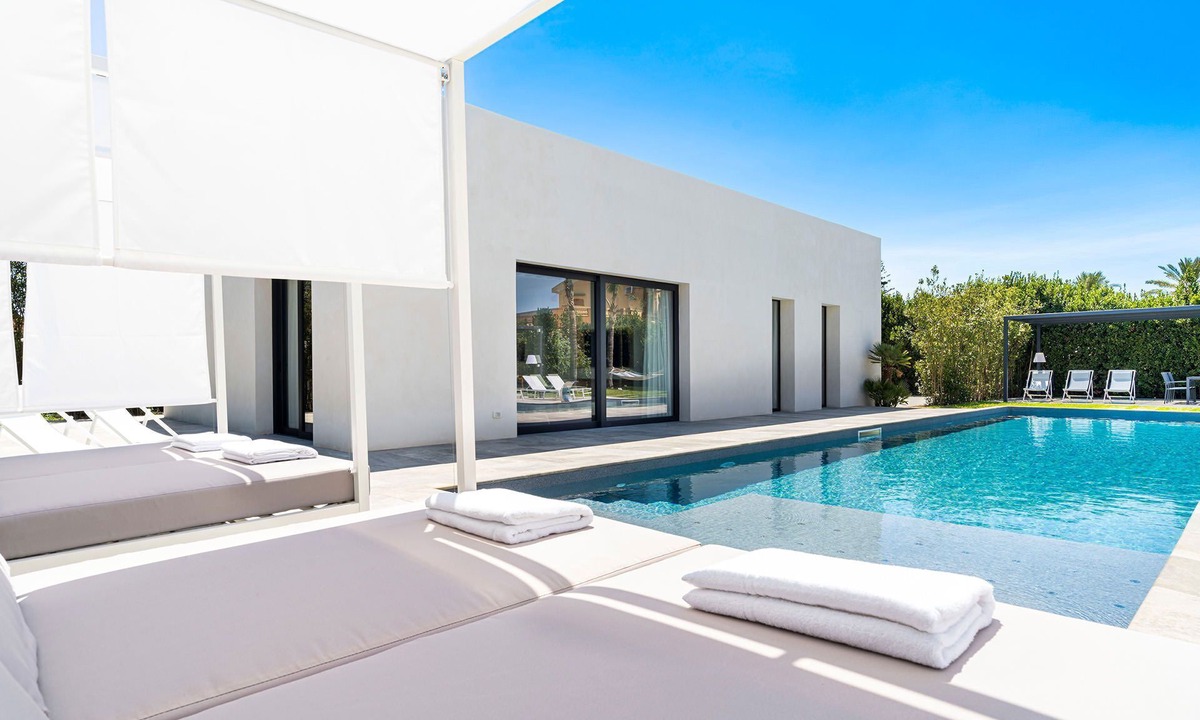 Carrozziere Villa | My Rental Homes - Villa La Isla with salt water private pool with whirlpool