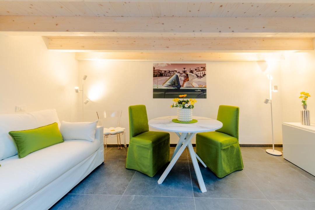 Sulmona Apartment | Almatros Design Suite Smeraldo in Palazzo storico