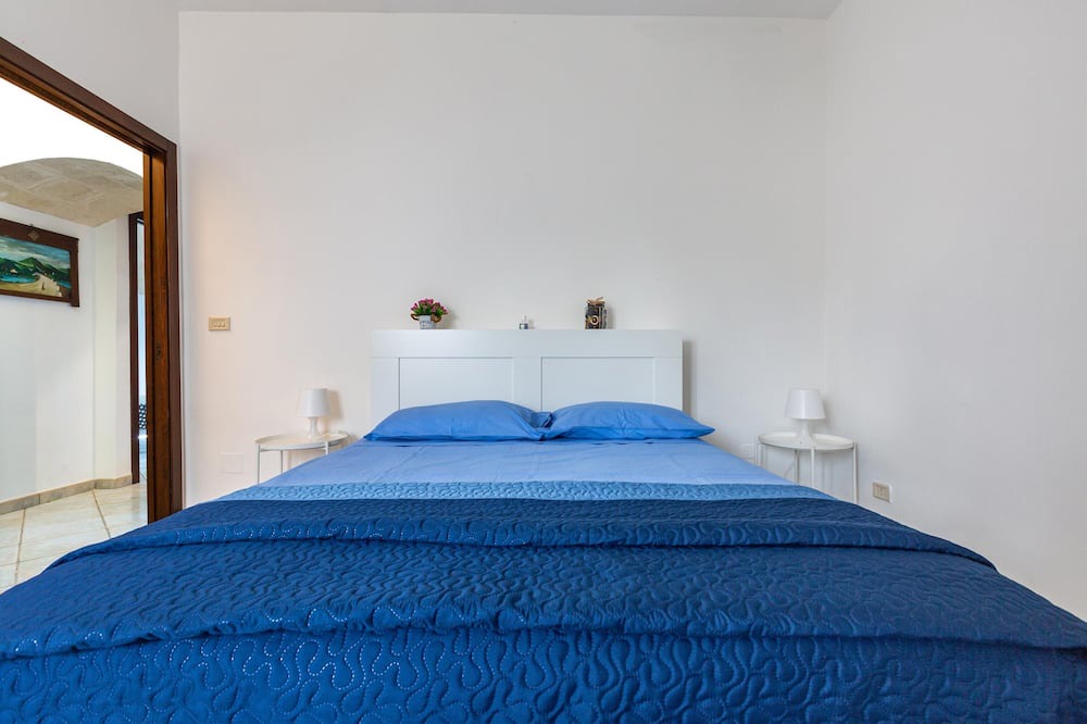 Photo of Bedroom in Mottola