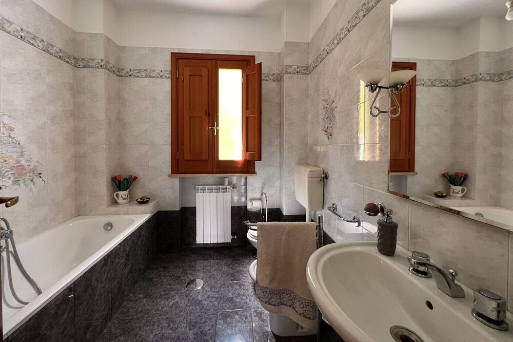 Photo of Bathroom in Fuscaldo