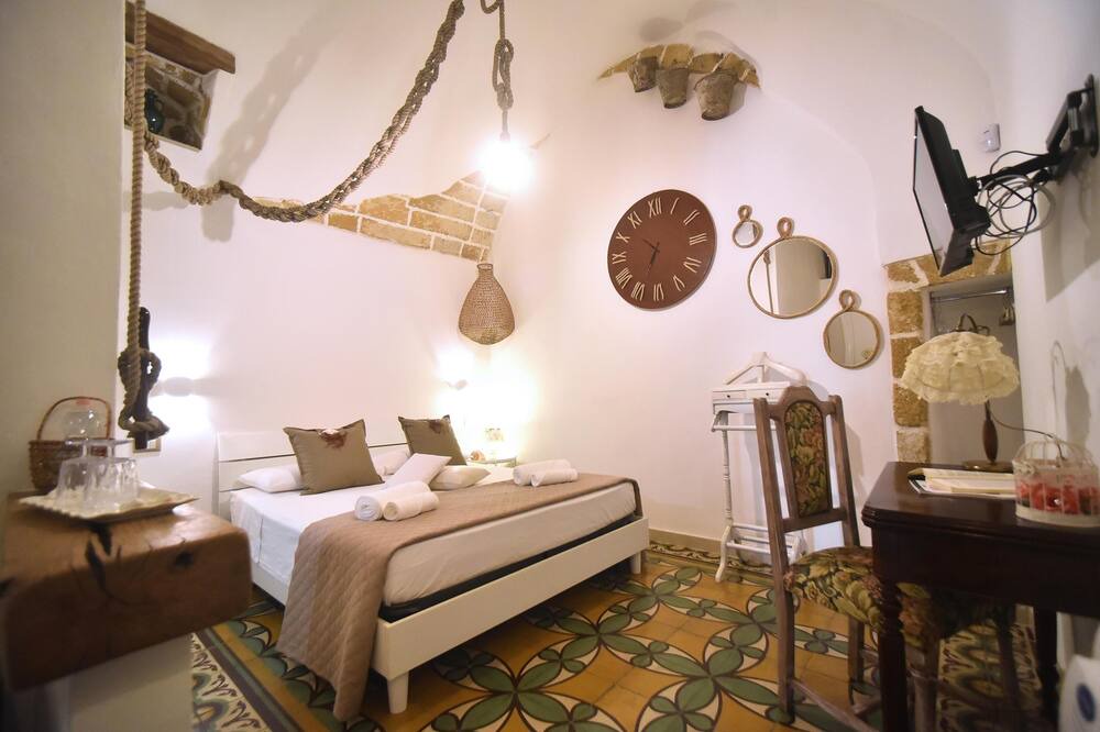 Photo of Bedroom in Gallipoli Historic Center