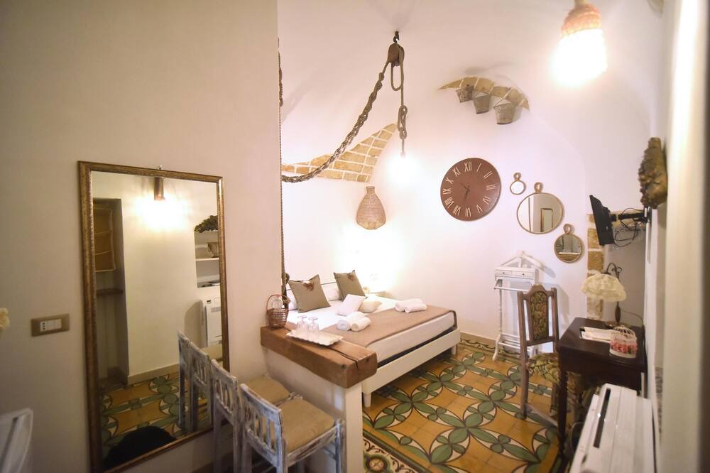 Photo of Bedroom in Gallipoli Historic Center