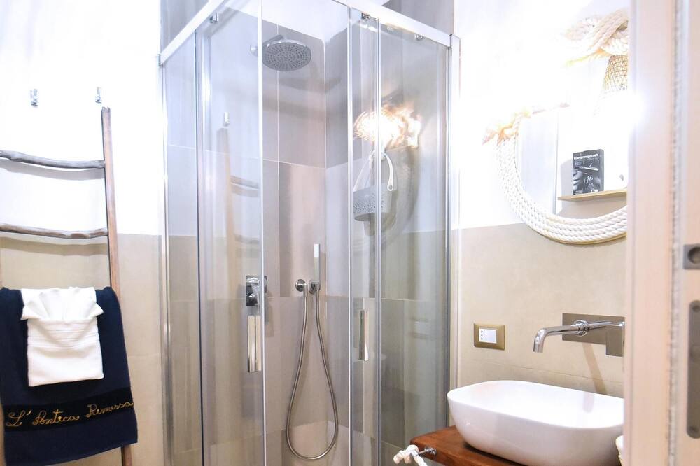 Photo of Bathroom in Gallipoli Historic Center
