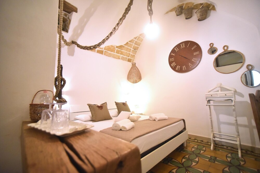 Photo of Bedroom in Gallipoli Historic Center