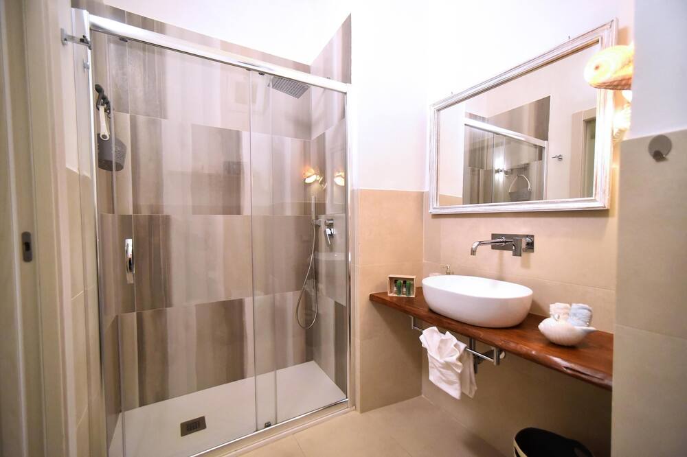 Photo of Bathroom in Gallipoli Historic Center
