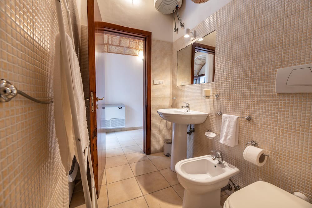 Photo of Bathroom in Felline