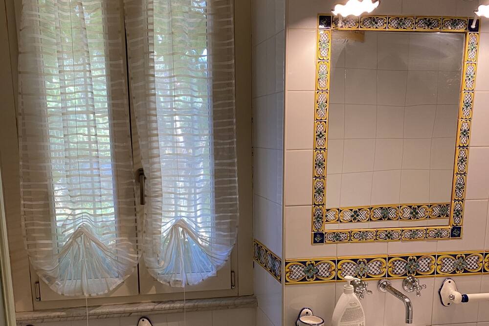 Photo of Bathroom in Battipaglia