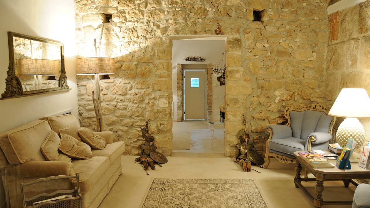 Photo of Others in Noto