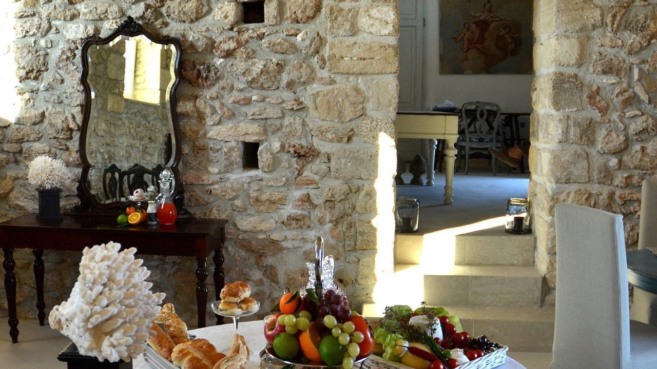 Photo of Others in Noto