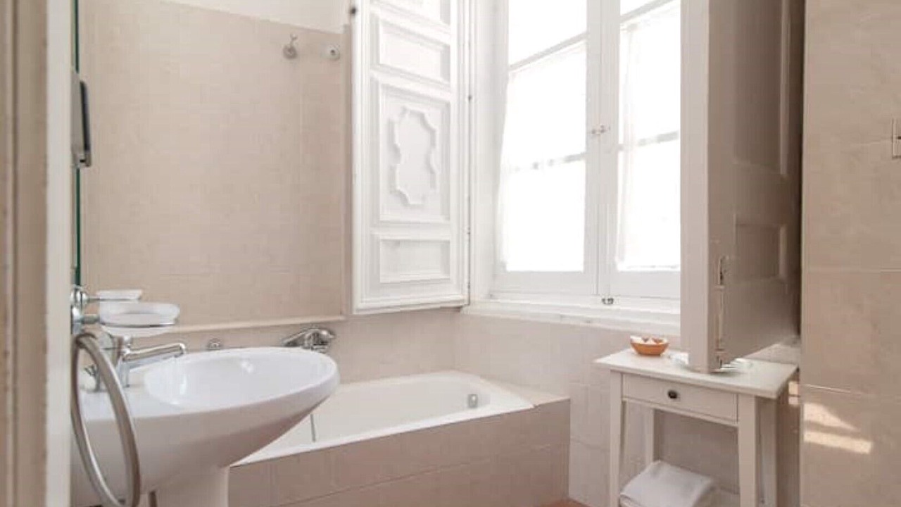 Photo of Bathroom in Gallipoli Historic Center