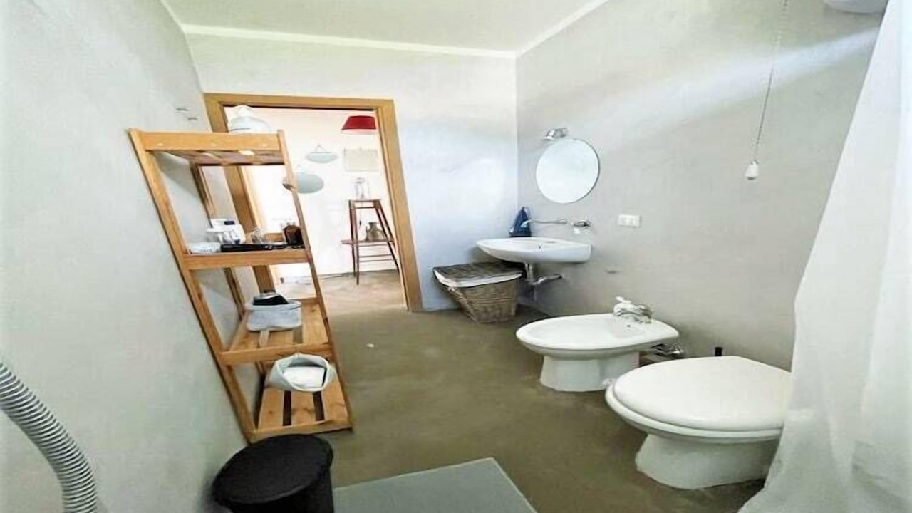 Photo of Bathroom in Brucoli