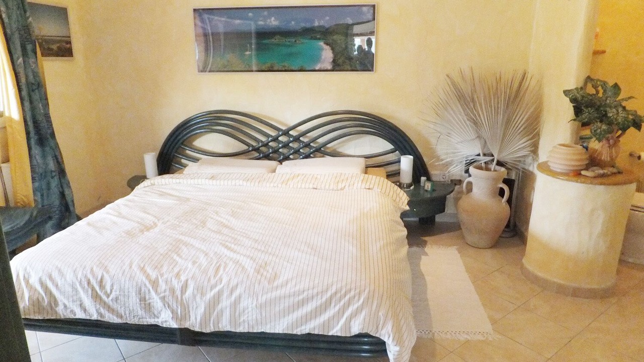 Photo of Bedroom in Eden Rock