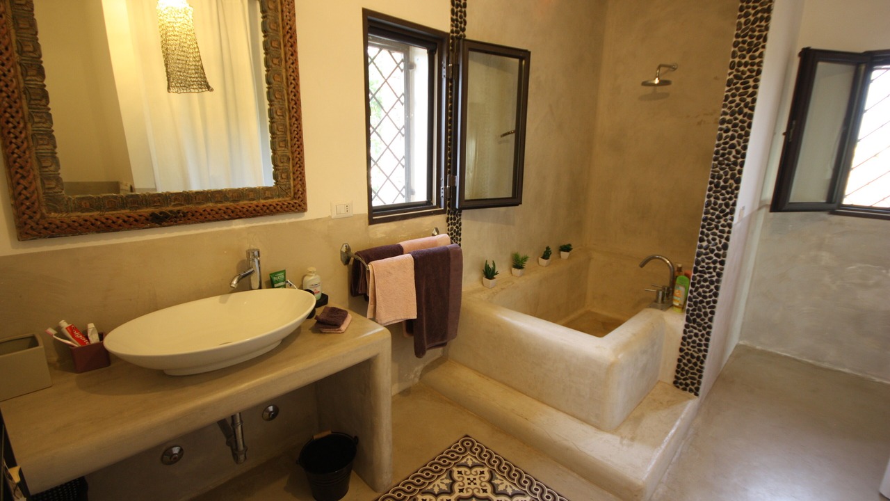 Photo of Bathroom in Parabita