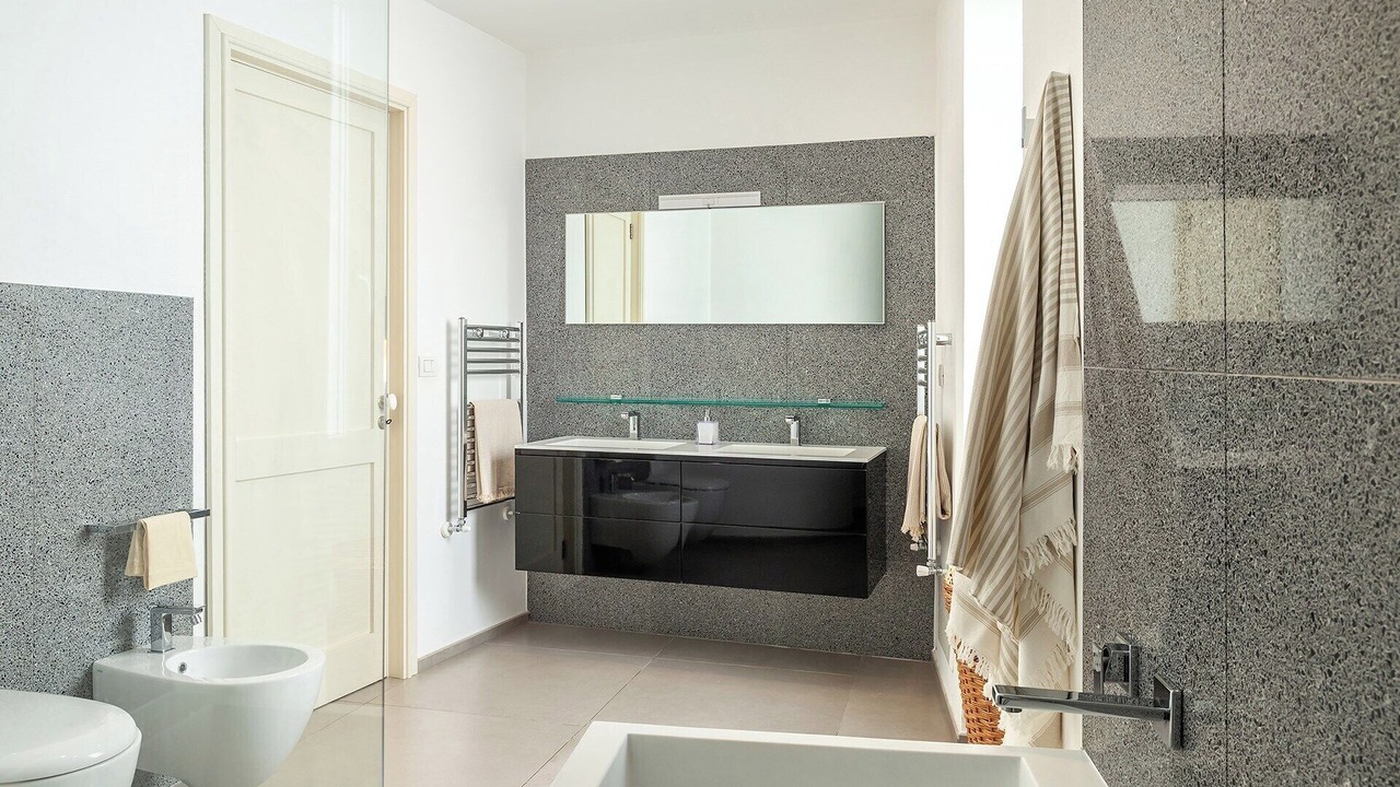 Photo of Bathroom in Gallipoli Historic Center
