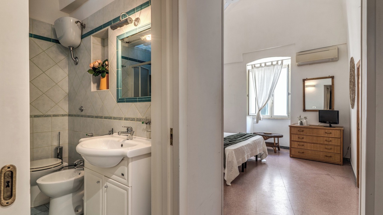 Photo of Bathroom in Gallipoli Historic Center