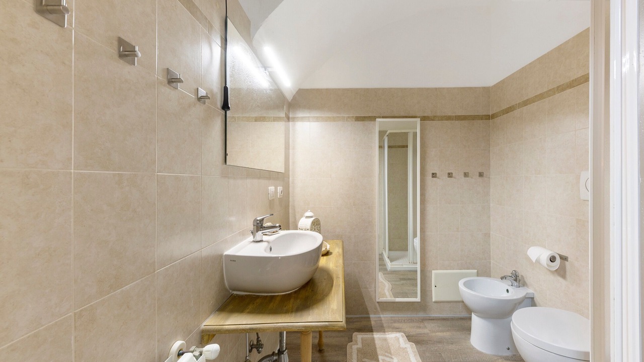 Photo of Bathroom in Gallipoli Historic Center